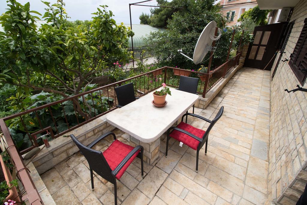 Apartment Peran Šibenik Buitenkant foto